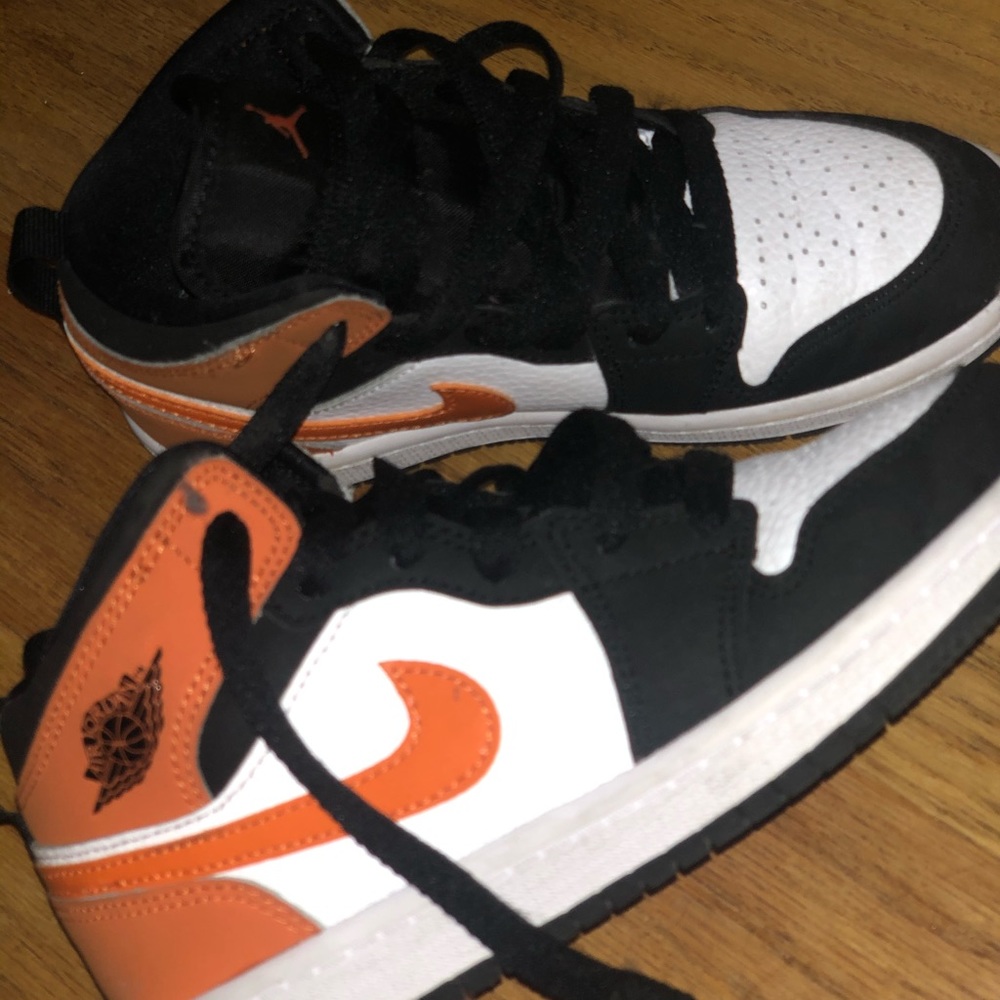 Air Jordan 1s ‘shattered backboard’